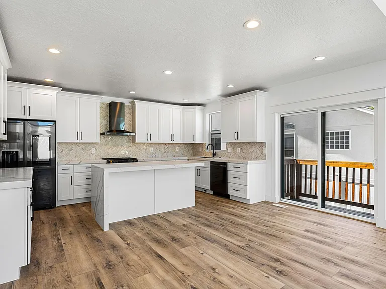 449 E Greenwood Ave — Photo 13