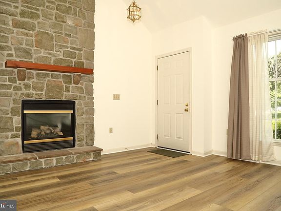4th image of 4114 Green Park Dr