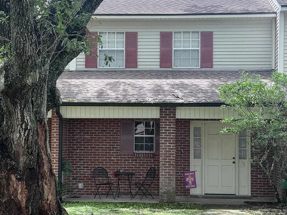 106 Molasses Row
