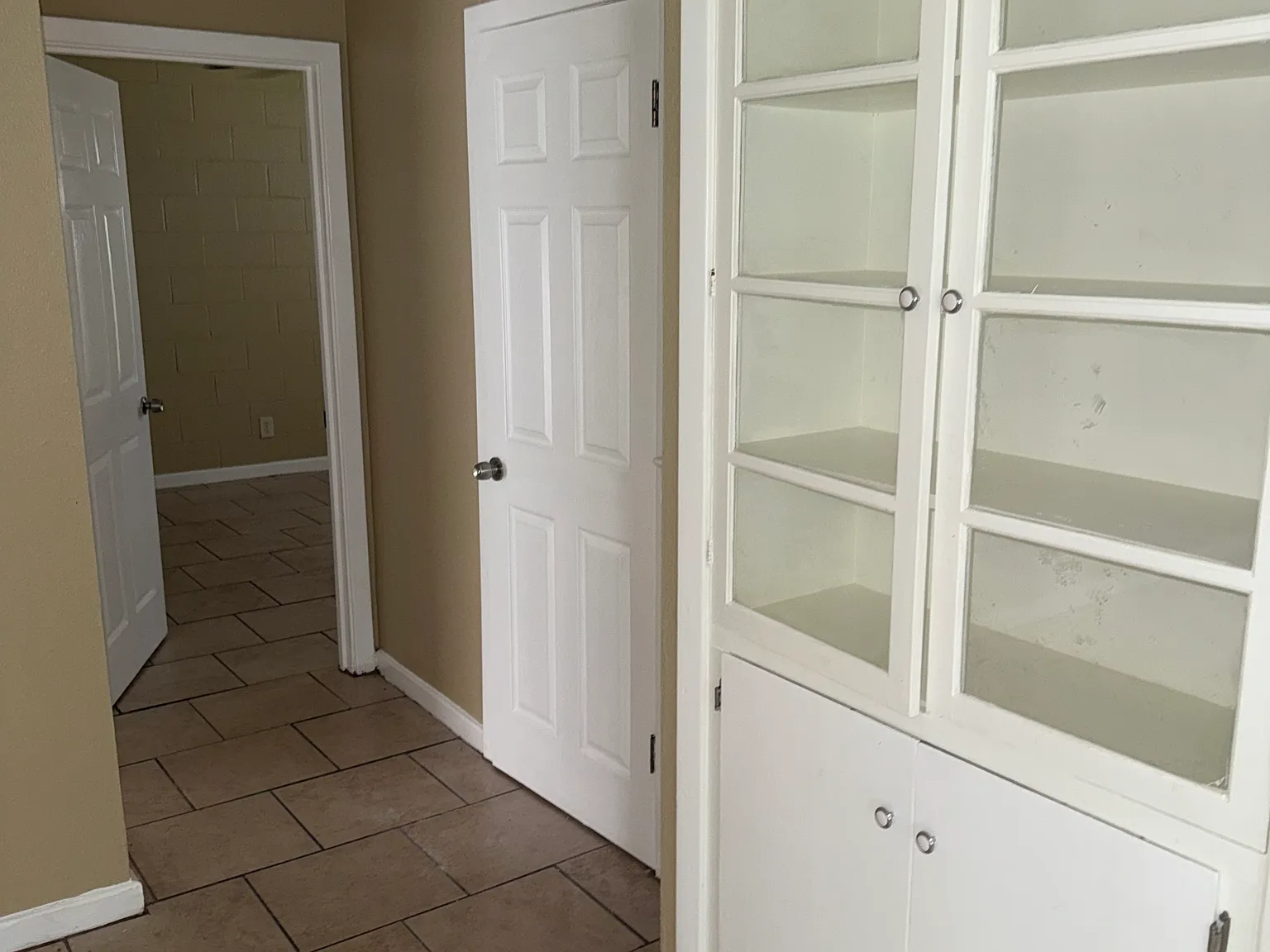 2 bed, $1,000 — Photo 3