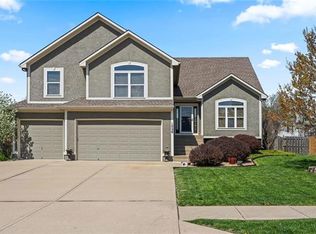 1526 Horseshoe Dr, Raymore, MO 64083