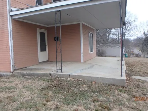 344 W 10th St, Horton, KS 66439