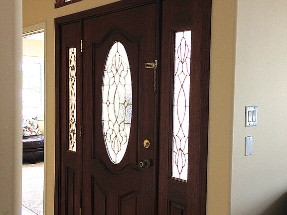 Bright, vaulted foyer