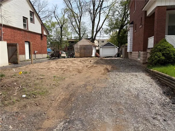 18 Tuxedo Ave N, Hamilton, ON L8H 4P5