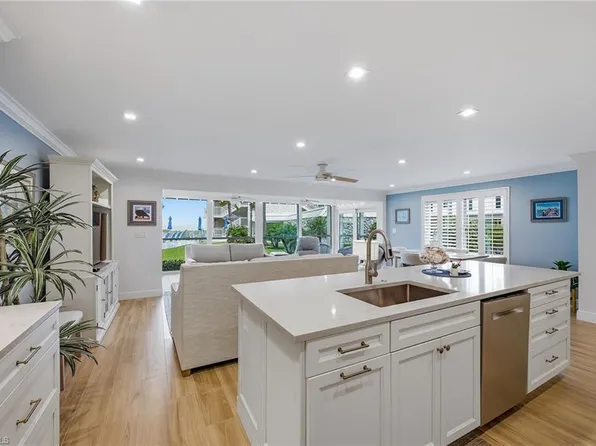 2875 Gulf Shore BLVD N #106, NAPLES, FL 34103
