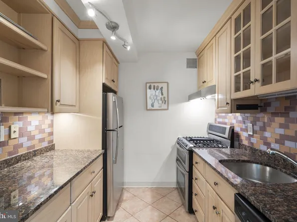 4201 Cathedral Ave NW APT 419E, Washington, DC 20016