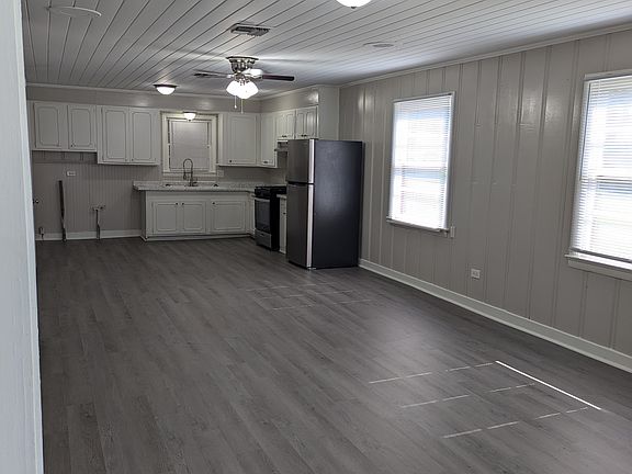 3rd image of 209 Landry Dr
