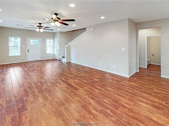 3rd image of 105 Richards St