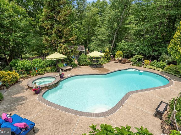 3rd image of 59 Lauren Ln