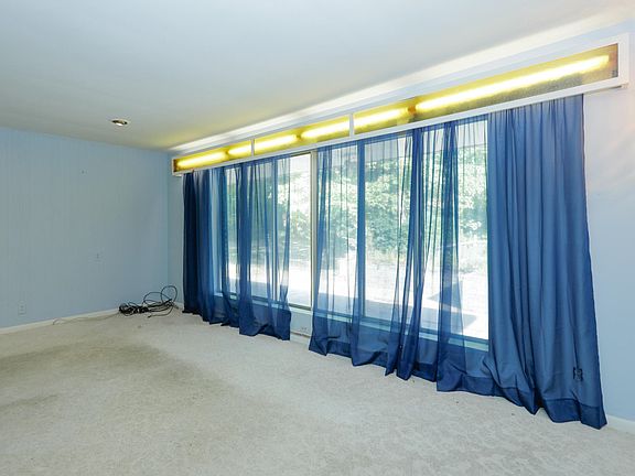 5353 Paradise Rd East-105