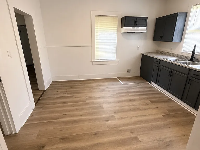 215 Dewitt Ave — Photo 7