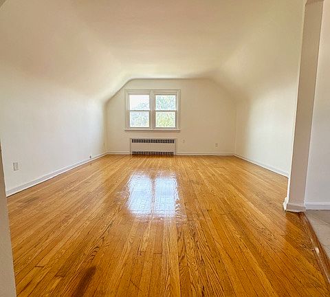 3rd image of 702 Hylan Blvd #2