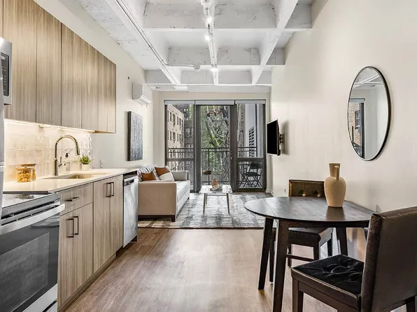 559 W Surf St APT 606, Chicago, IL 60657