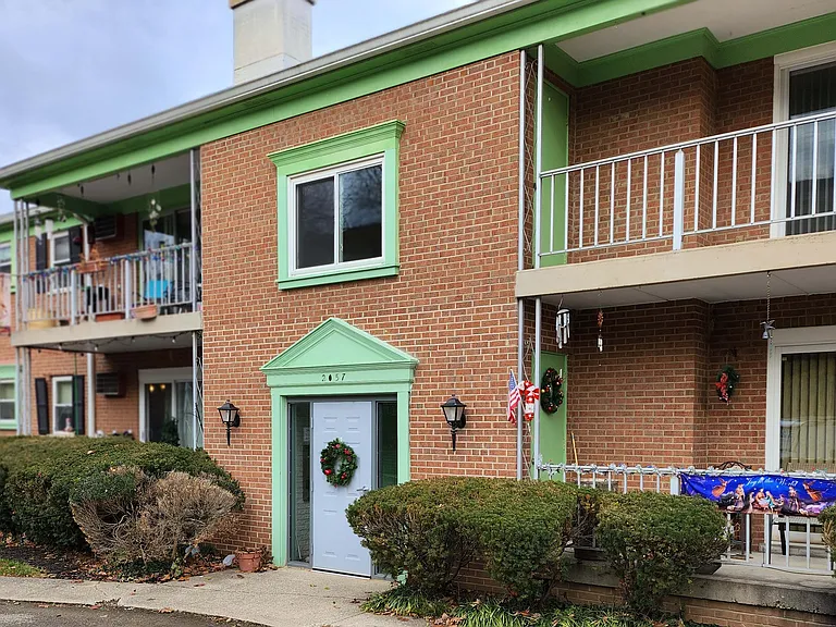 2055 Sutton Ave — Photo 9