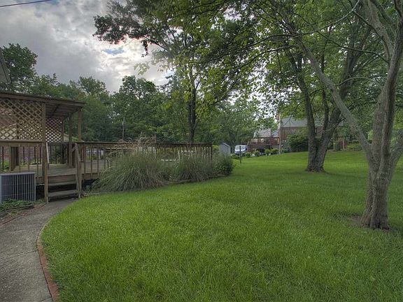 5th image of 2929 Campus Dr