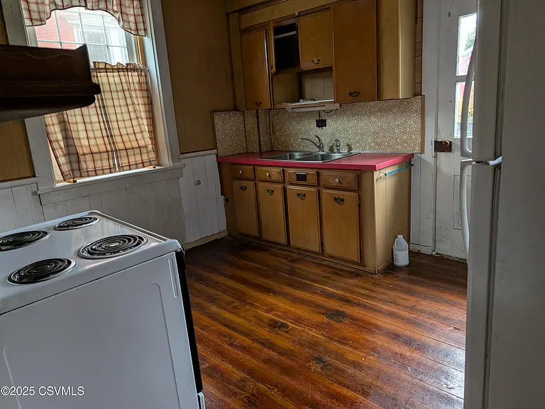 406 Market St — Photo 10
