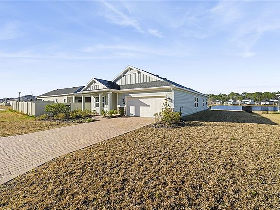 2nd image of 100 Lake Sinclair St