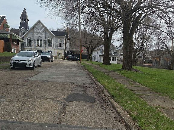5th image of 213 Armstrong Ave