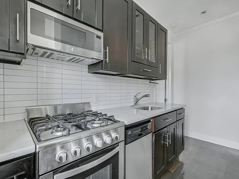 329 Union St #2B — Photo 2