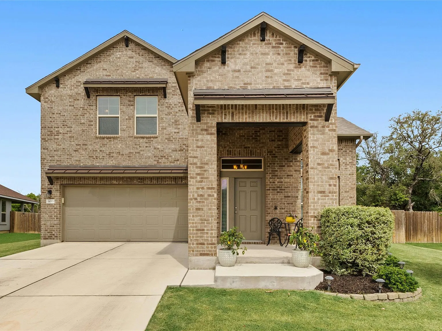 4 bed, 2.5 bath, 2163 sqft, $2,045 — Photo 2