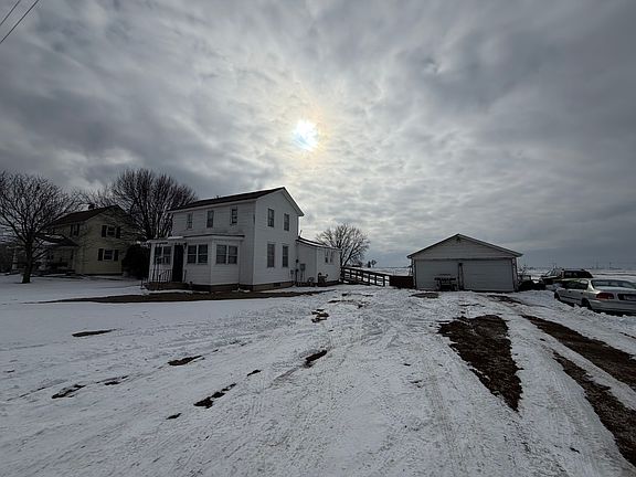 3rd image of 215 Grove St