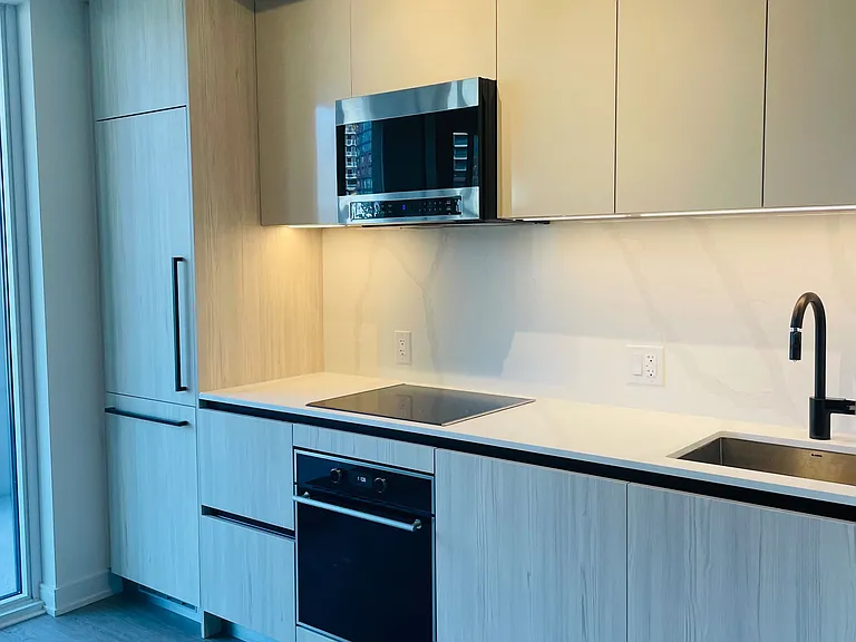 425 Front St E #302 — Photo 3