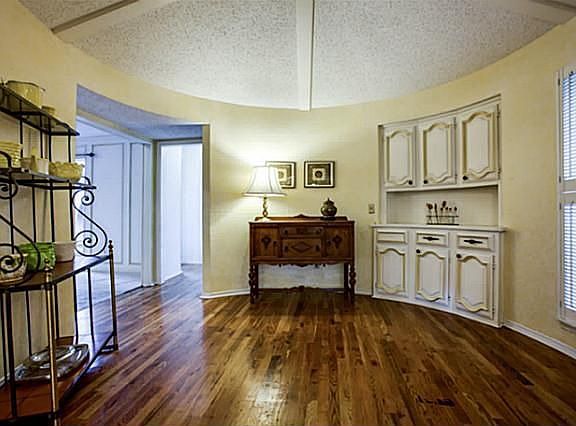 3rd image of 9020 Glen Springs Dr
