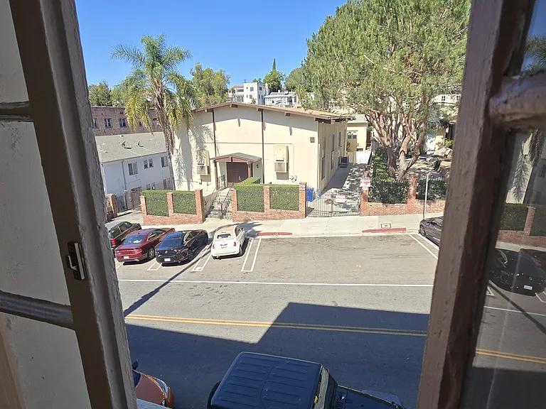 DE MILLE MANOR — Photo 34