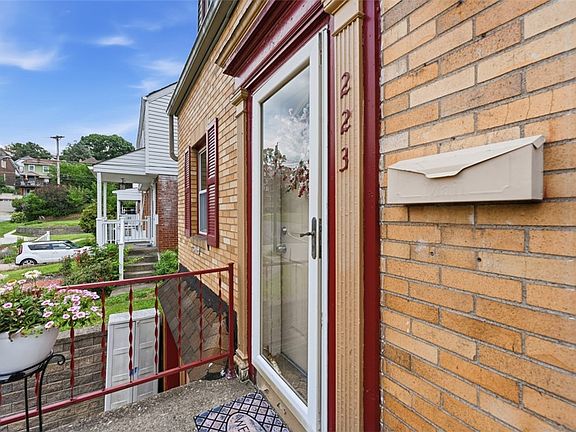 4th image of 223 Outlook St