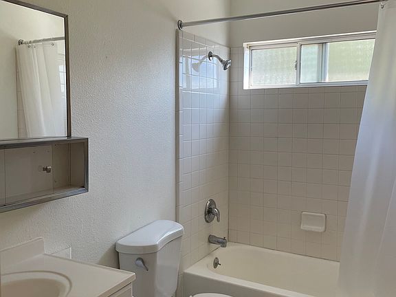 4th image of 11936 Hart St APT 04