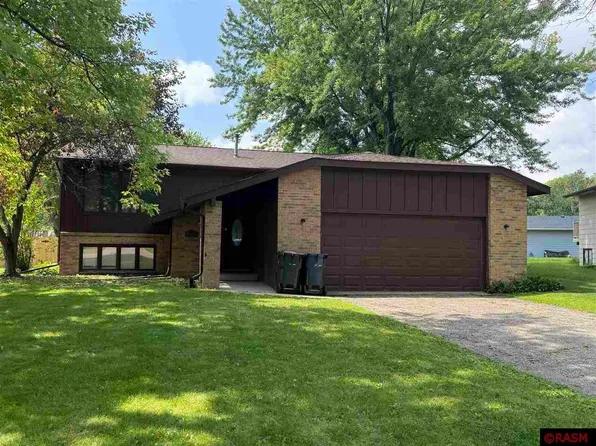 10 Minnehaha Cir, Mankato, MN 56001