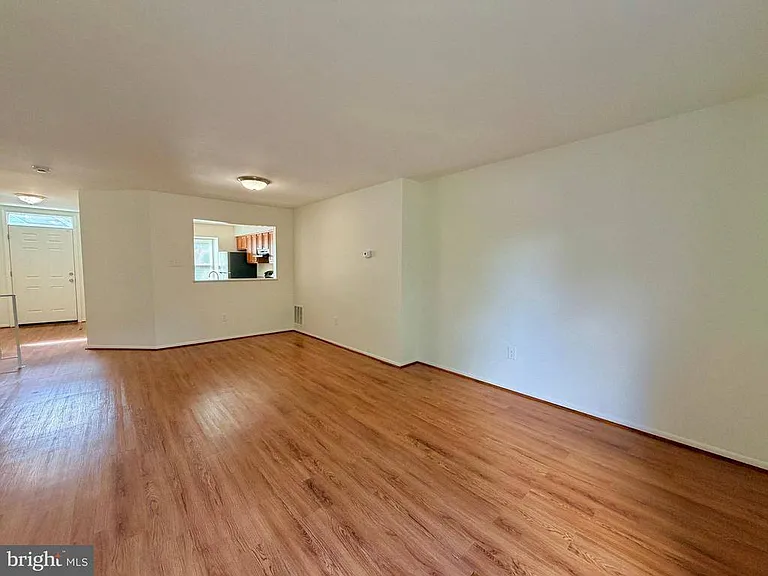 6064 Majors Ln — Photo 5