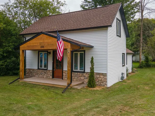 225 Lawrence St, Westfield, WI 53964