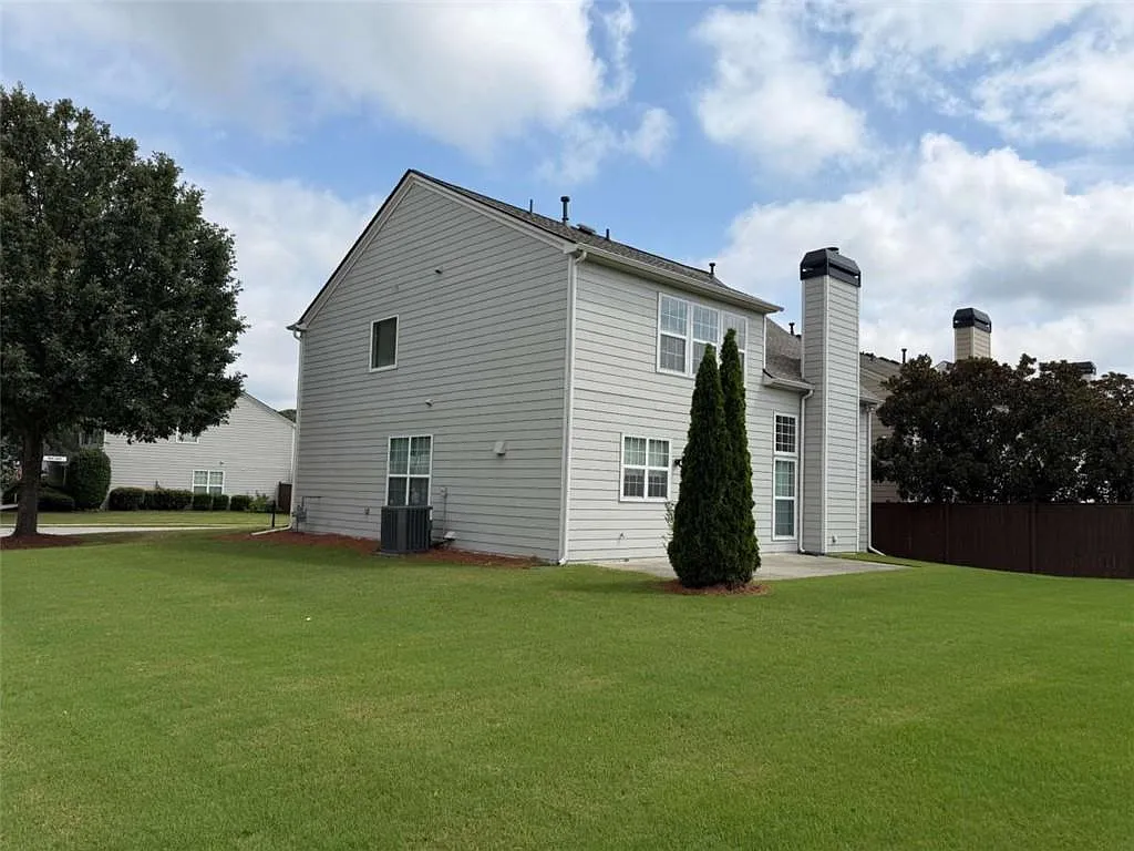 3 bed, 2.5 bath, 1952 sqft, $2,500 — Photo 3