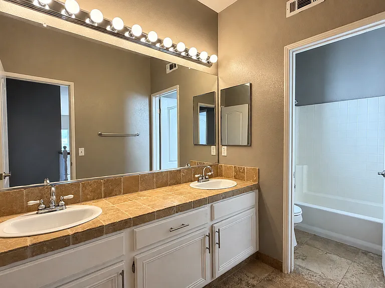 4725 Driftwood Way — Photo 34