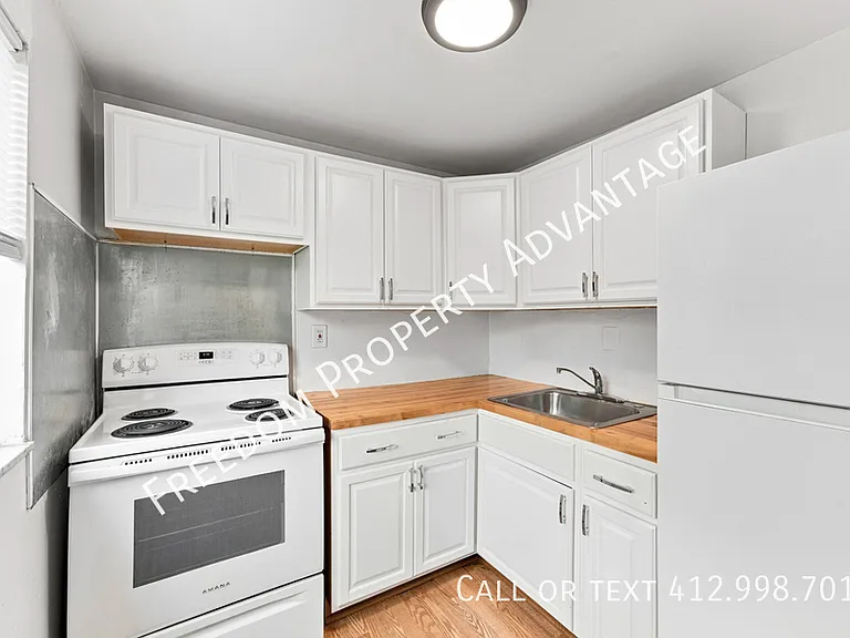2523 Park Hill Dr — Photo 3
