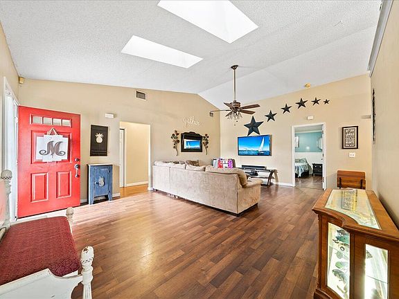 5th image of 1584 Dandelion Dr