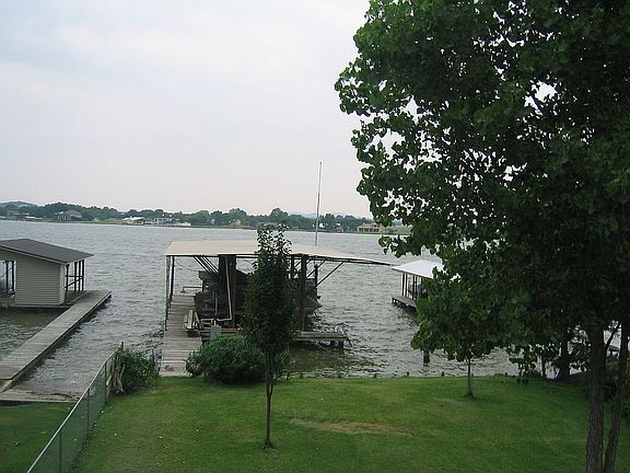 4th image of 170 S Shorewood Dr