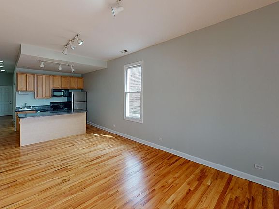 4th image of 2947 N Ashland Ave APT 2