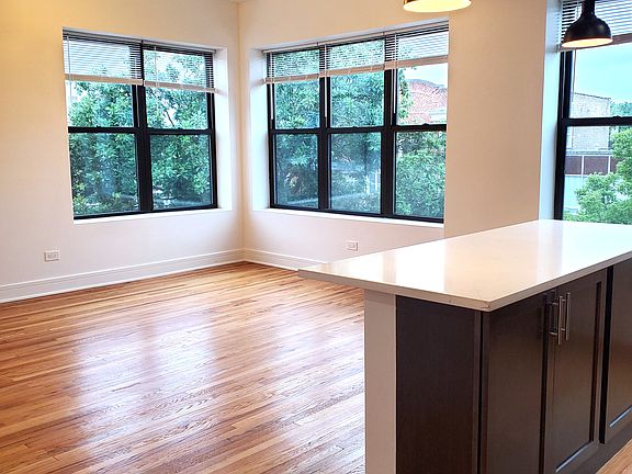 2nd image of 4855-59 N Sawyer Ave #3