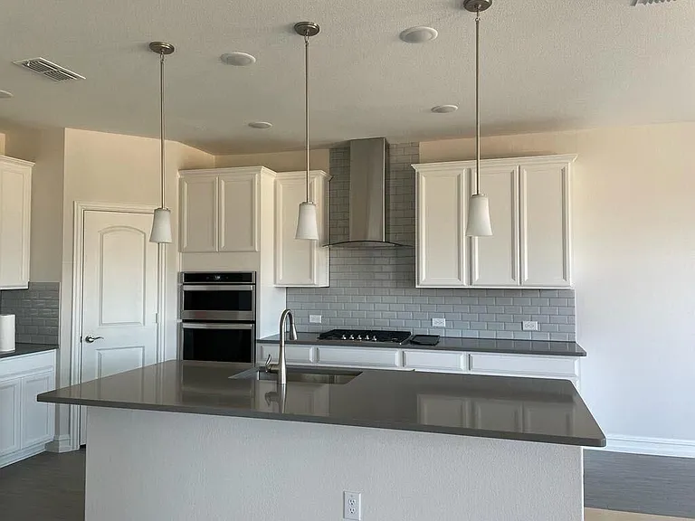 9914 Michael Irvin St — Photo 8