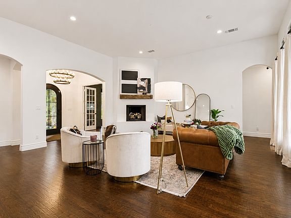 3rd image of 2042 Miracle Point Dr