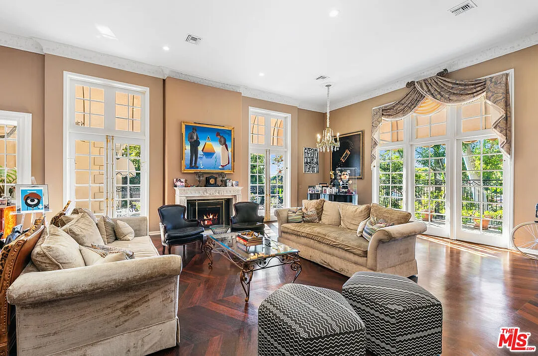 6 bed, 6.5 bath, 7400 sqft, $79,000 — Photo 4