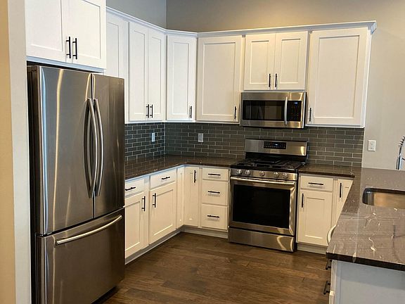 Kitchen gas range, above cabinet lighting, icemaker
