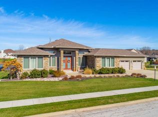 1701 Remington Rd, Pekin, IL 61554