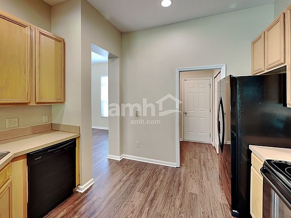 3rd image of 1052 Deer Chase Dr