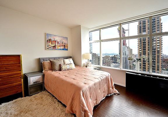 2nd image of 160 W 66th St APT 32C