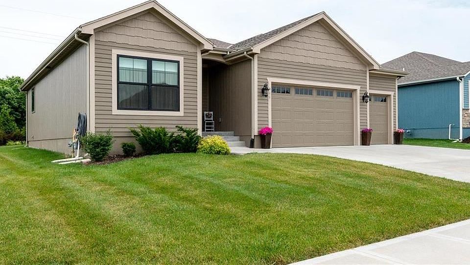 1st image of 411 Sunrise Dr