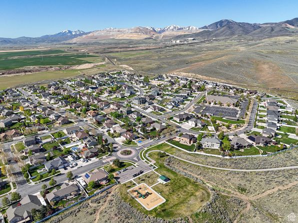 7956 S Cricket Ln, West Jordan, UT 84081