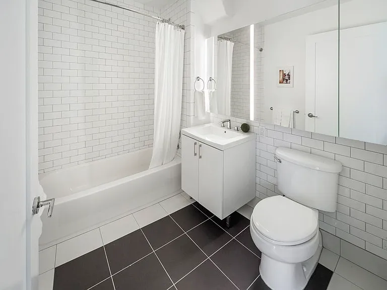 70 Pine St #2107 — Photo 6